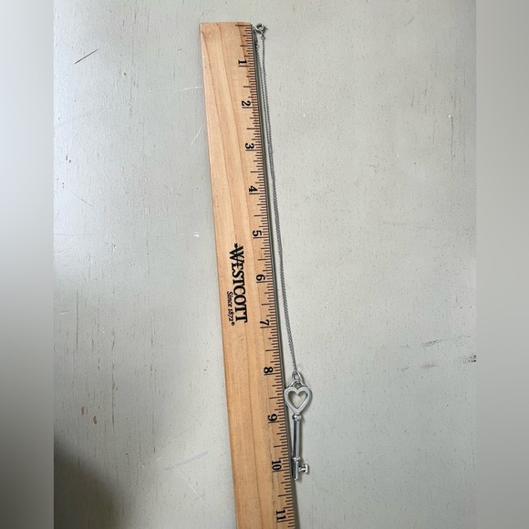 🔴Authentic TIFFANY & CO Large Sterling Silver Key Penden Necklace 🔴 - Picture 3 of 11